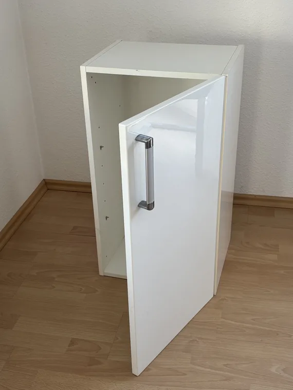 Photograph 2 of 2 of the kitchen cabinet.