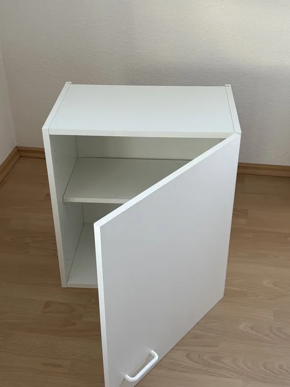 Photograph 2 of 2 of the wall cabinet.